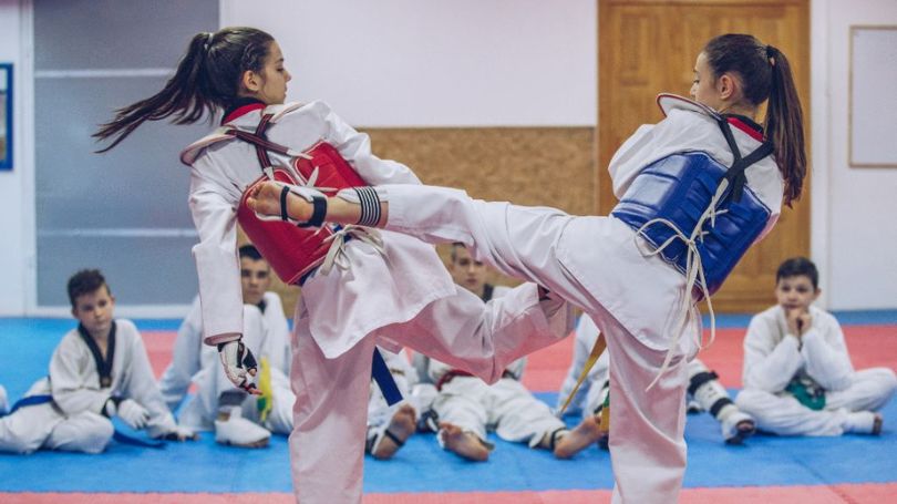 Con gái nên học võ Karate hay Taekwondo? Hướng dẫn lựa chọn