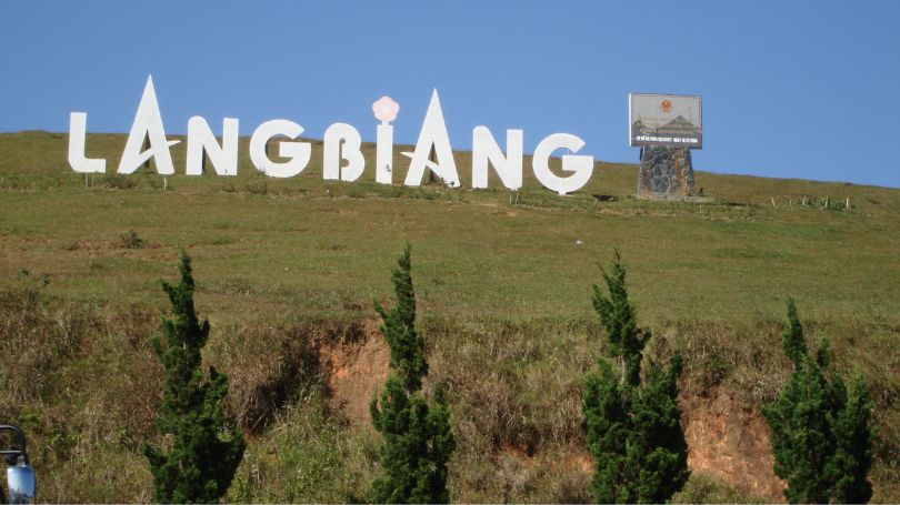 Trải Nghiệm Leo Núi Langbiang: Đường Đi, Lịch Trình và Lưu Ý