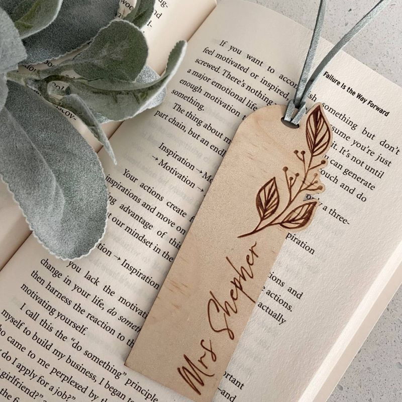 Bookmark thêu là món quà kỷ niệm đáng yêu (Nguồn: Internet)