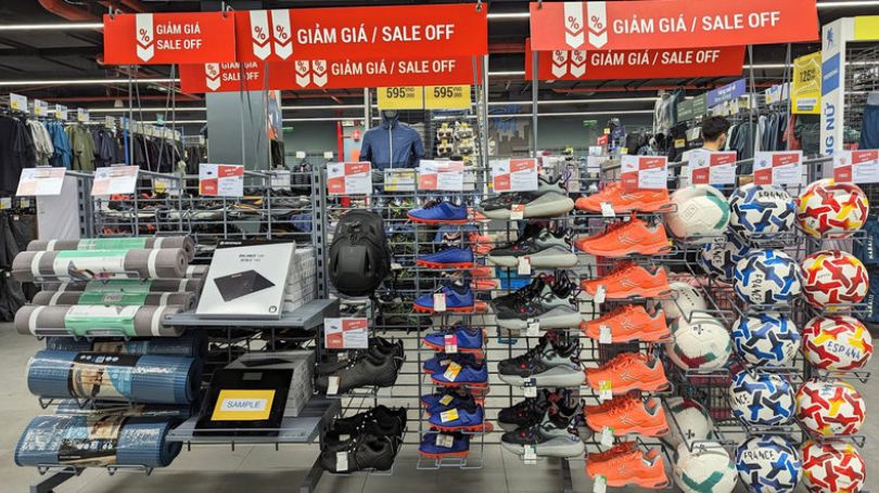 Top 9 shop giày đá bóng Hà Nội chất lượng, uy tín năm 2025