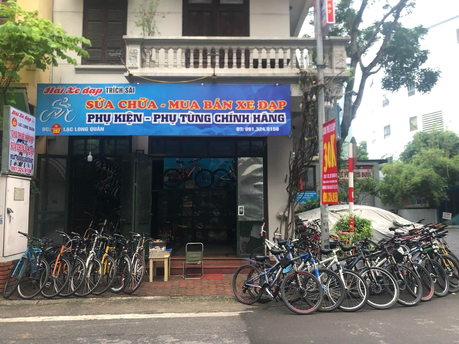 Cửa hàng Hải Xe Đạp nằm tại vị trí lân cận Hồ Tây