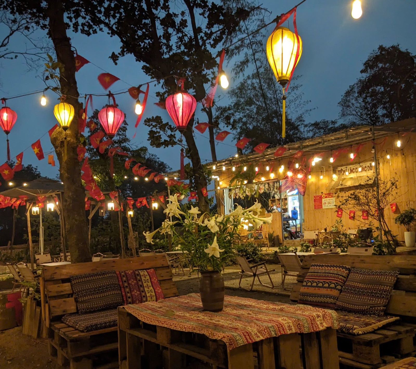 Camping cafe Lưng Chừng Đồi
