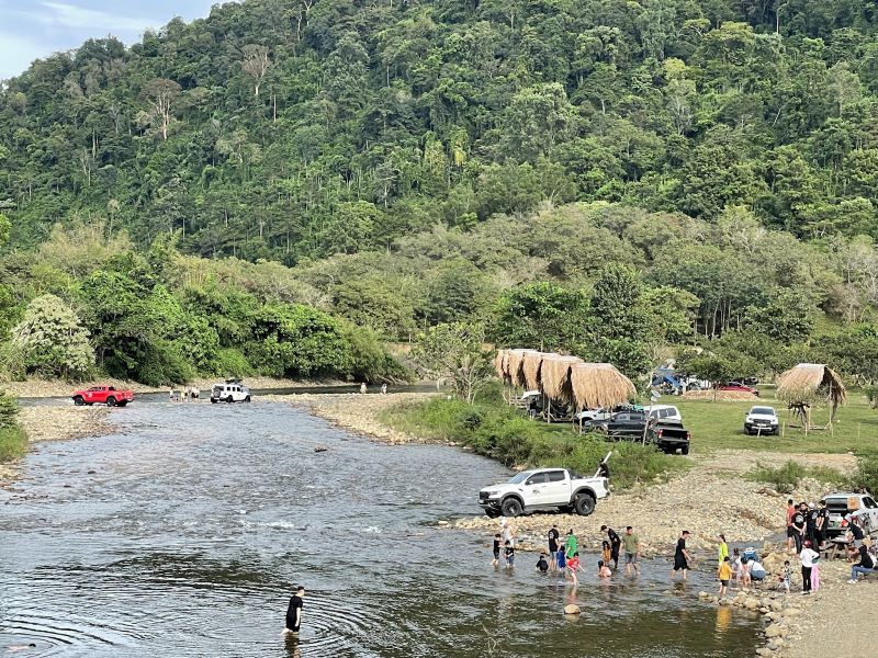 Du khách có thể di chuyển đến bãi cắm trại suối La Ngâu bằng nhiều phương tiện