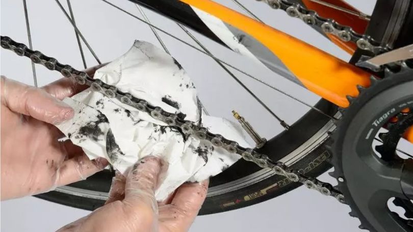 Vệ sinh xích xe đạp đúng cách tại nhà – Hướng dẫn chi tiết cho người mới