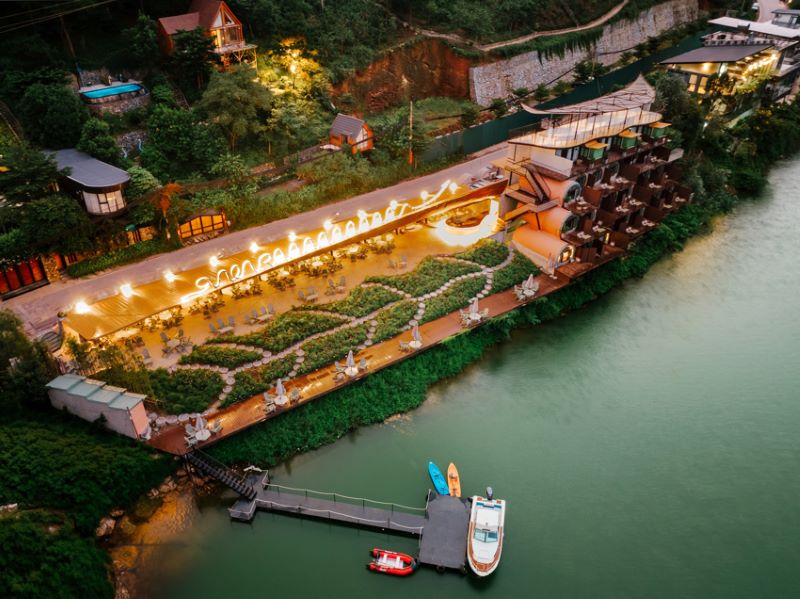 Thư giãn tại quán cà phê view hồ Đồng Đò