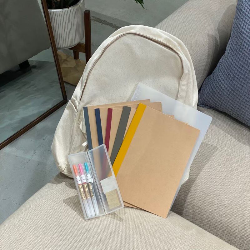 Bộ đồ dùng học tập sẽ khuyến khích niềm đam mê học tập của bé (Nguồn: Internet)