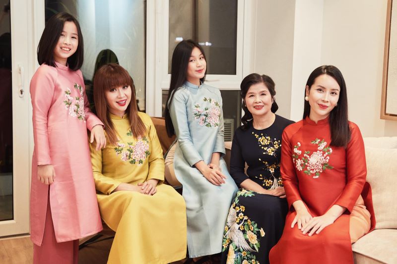 Áo dài truyền thống (chất liệu nhung, gấm)