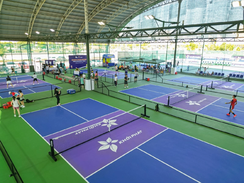Sân Pickleball có mái che: Giải pháp tối ưu cho mọi thời tiết