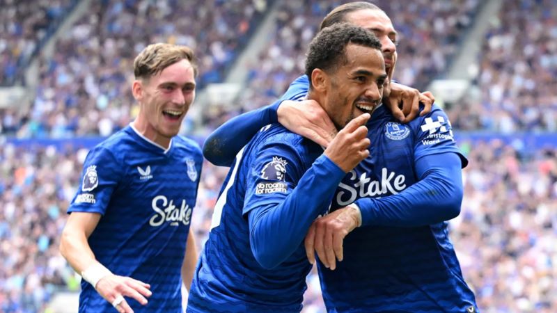 Everton đang có thứ hạng cao hơn Brighton dù thi đấu ít hơn một trận - Nguồn: Internet