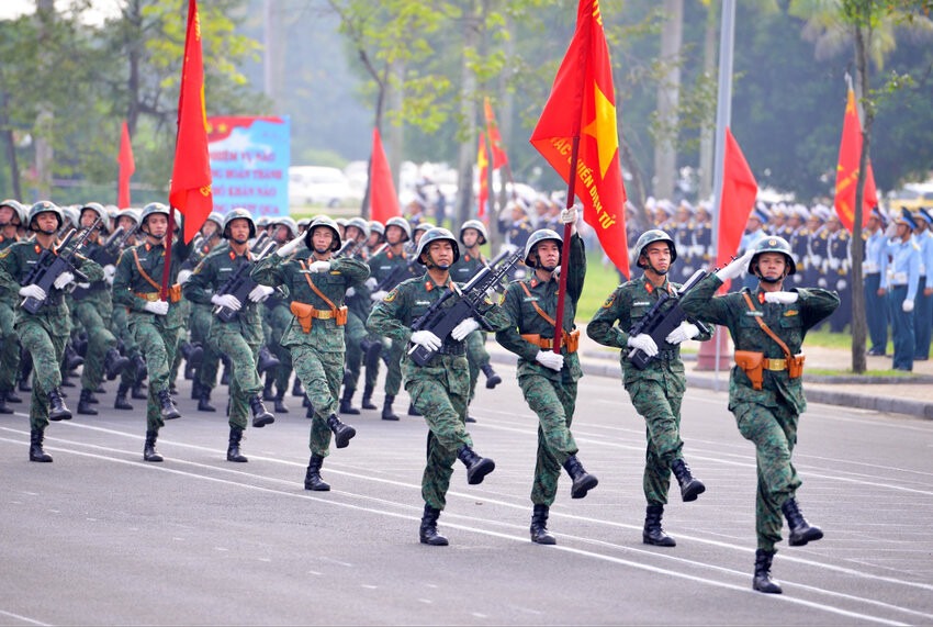 The parade brings together elite forces of the army, police, militia...