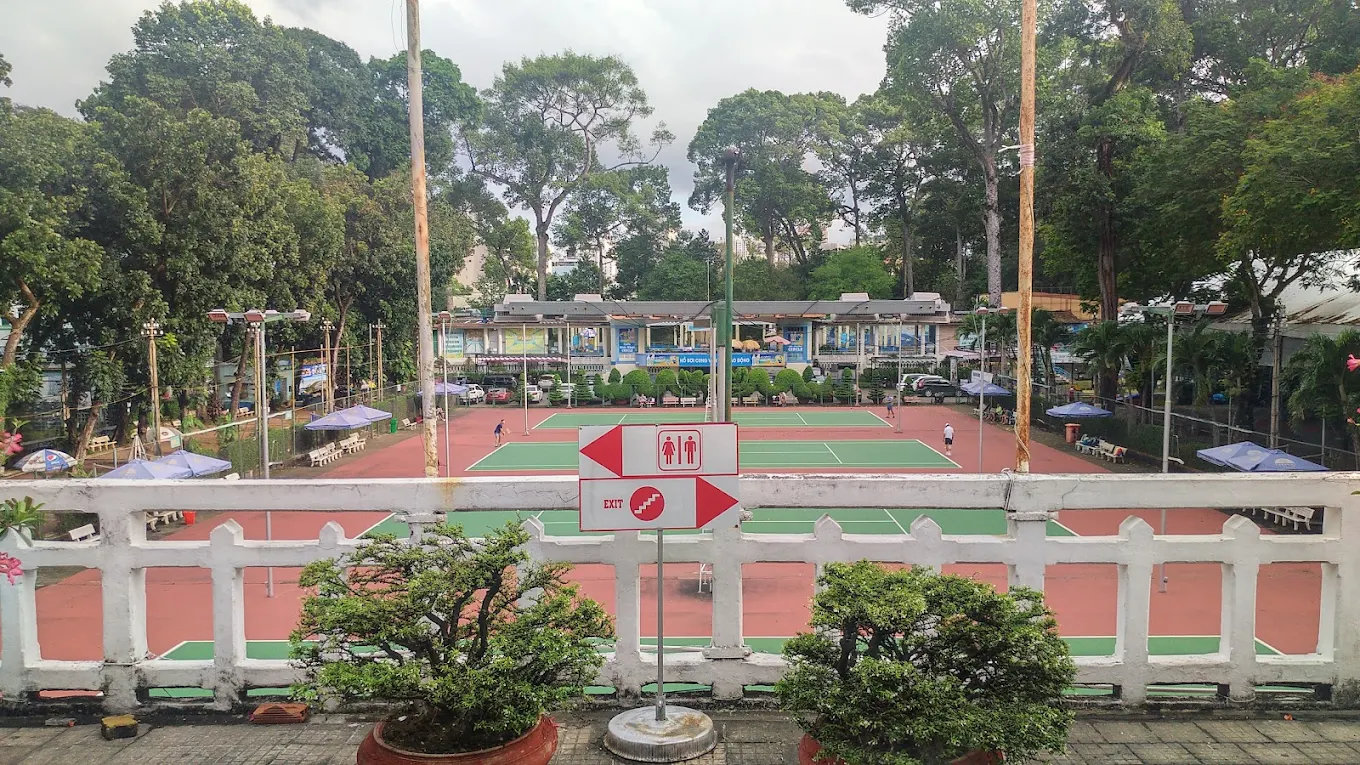 Khu vực sân ngoài trời thoáng đãng (Nguồn: Internet)