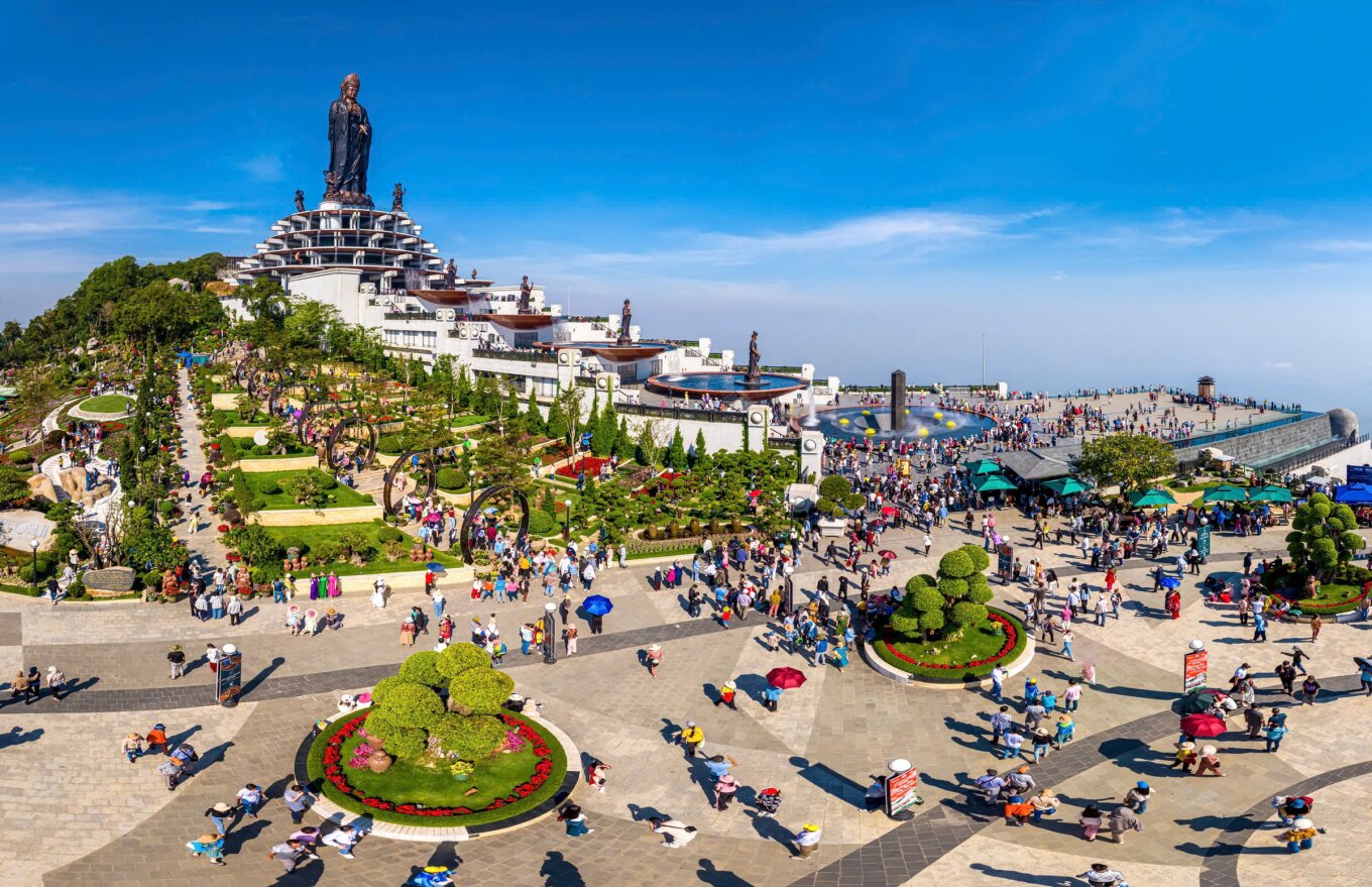 Lễ hội trên đỉnh núi Bà Đen (Nguồn: Internet)