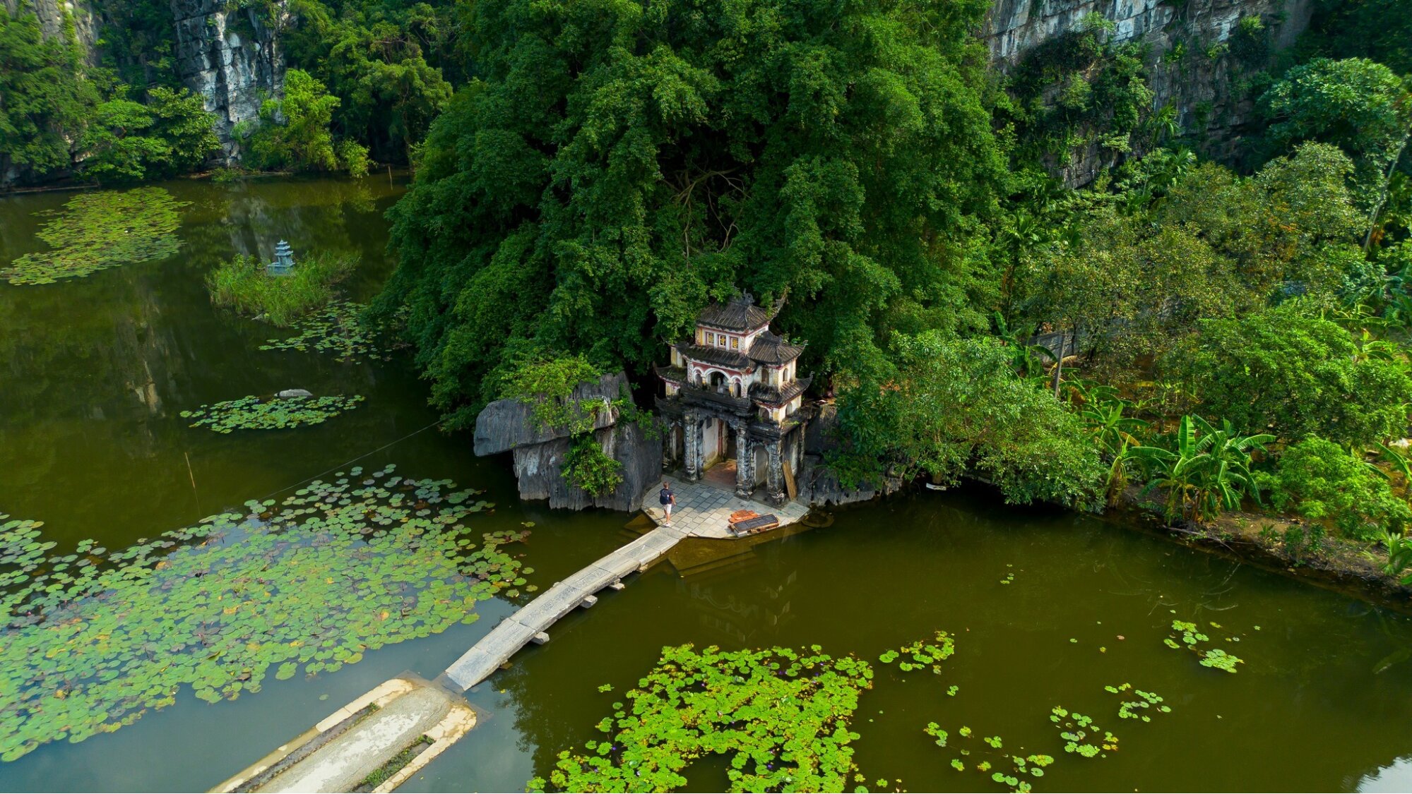 Lối vào chùa Bích Động (Nguồn: Internet) 