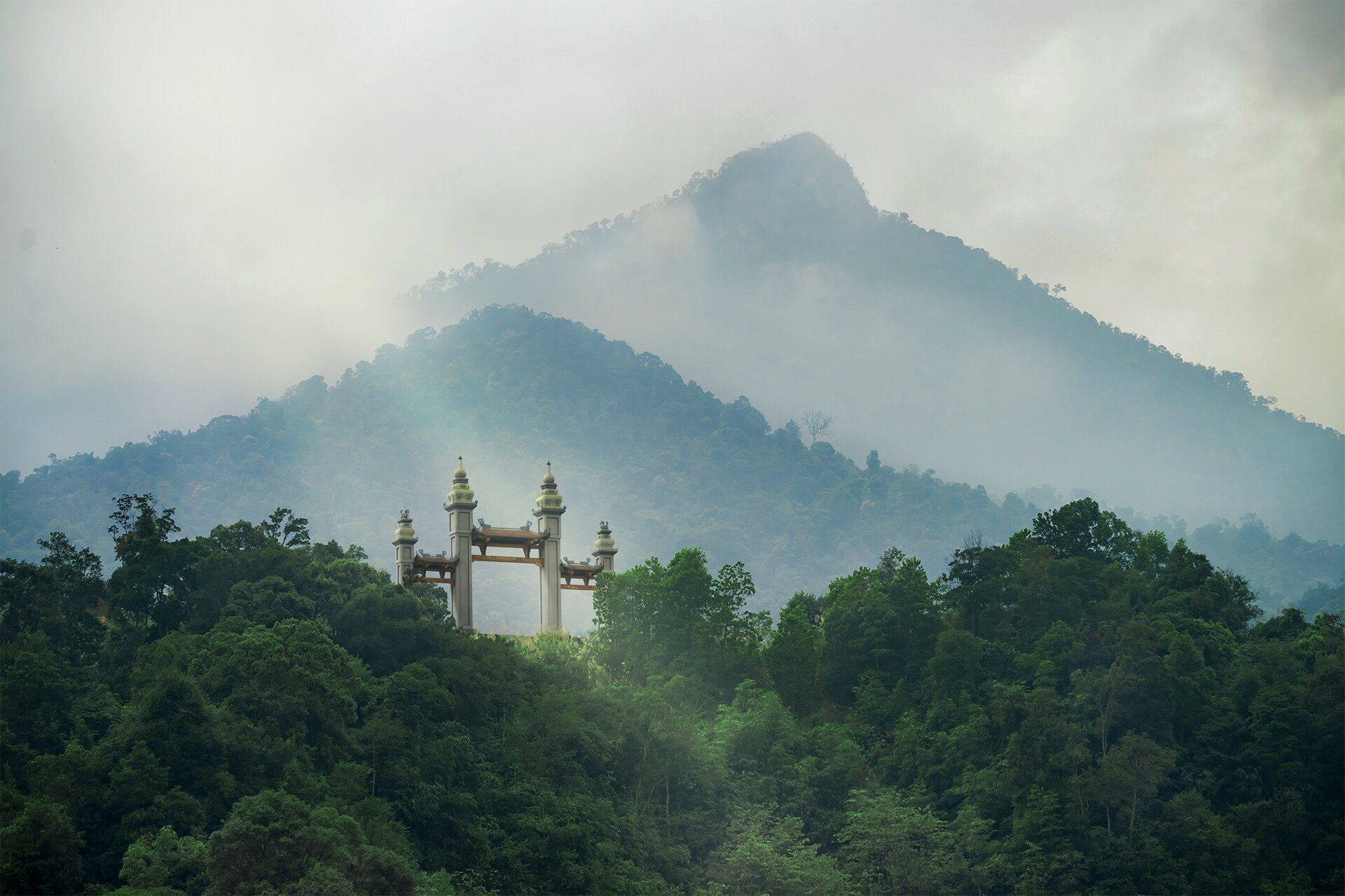 Cổng tam quan chùa Hạ (Nguồn: Internet)