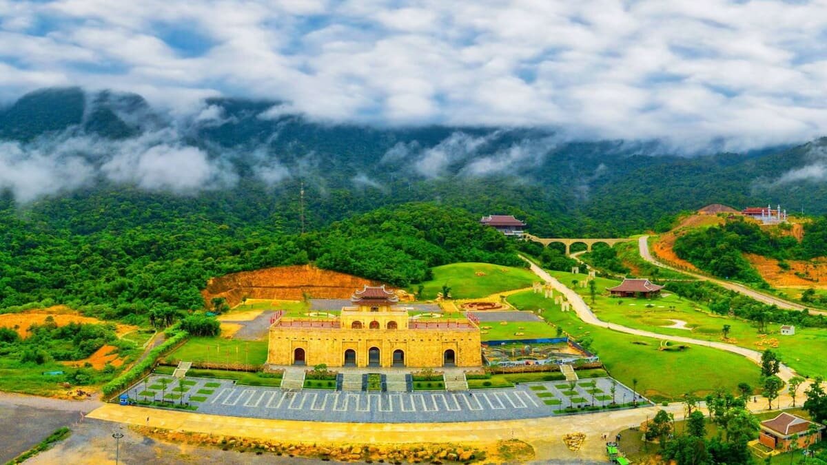 Mùa Xuân và mùa Thu là thời điểm lý tưởng để du lịch, hành hương tại Tây Yên Tử (Nguồn: Internet)