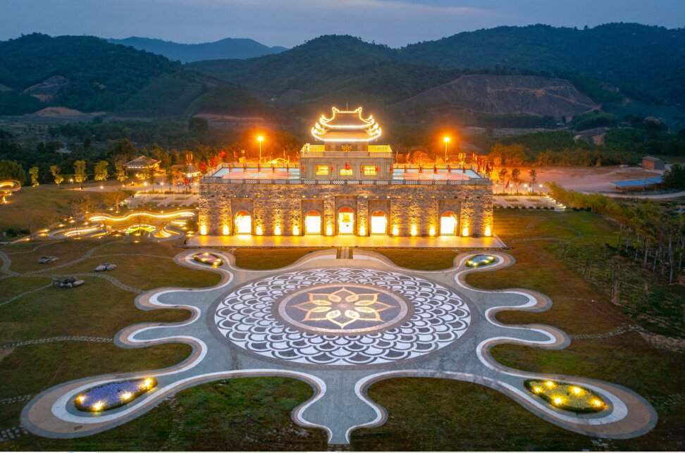 Quảng trường trung tâm khu du lịch Tây Yên Tử (Nguồn: Internet) 