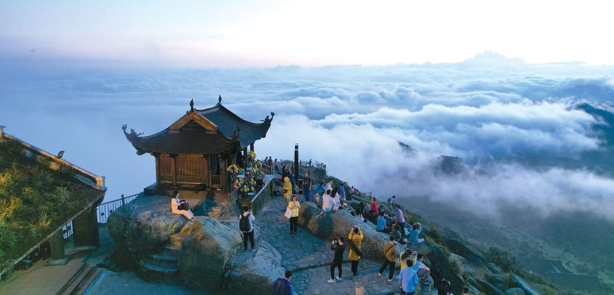 Săn mây từ khu vực chùa Đồng trên đỉnh Yên Tử (nguồn: Internet)