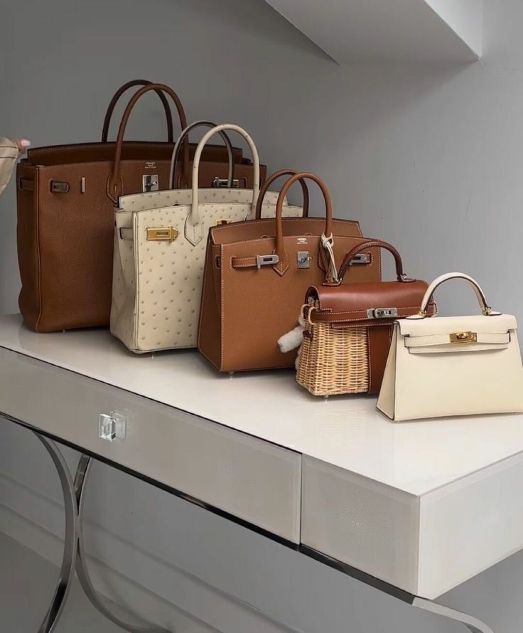 Những chiếc túi xách thời trang giúp làm nổi bật nét duyên dáng và trang nhã cho phái nữ - Nguồn: Internet