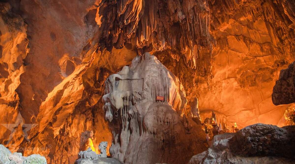 Cổng vào động Hương Tích (Nguồn: Internet)