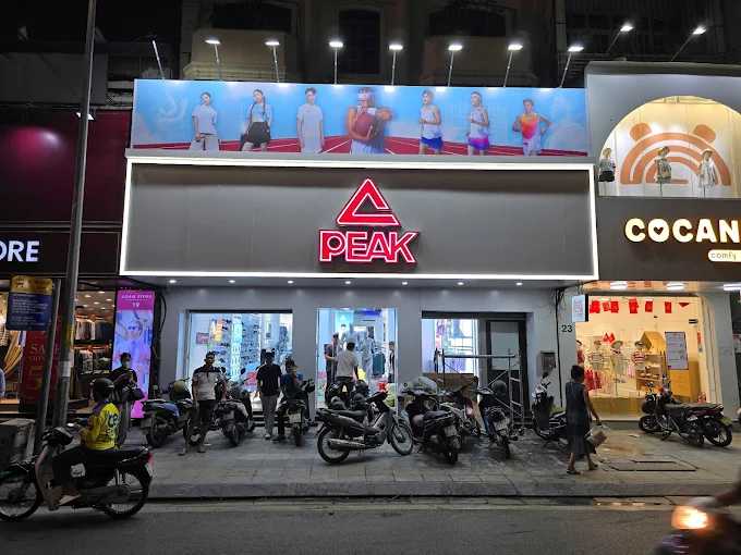 PEAK Sport Store - 21 Chùa Bộc - Nguồn: Internet