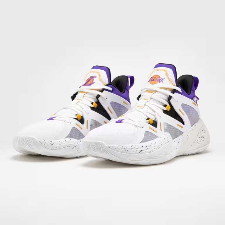 Giày bóng rổ - 900 NBA MID-3 đội Los Angeles Lakers trắng - Nguồn: Decathlon